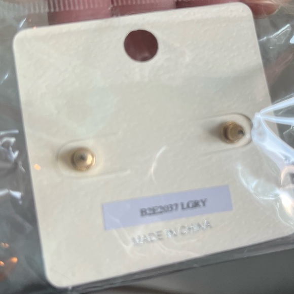 nwt New in package open C animal print with gold accent bc earrings - Picture 5 of 5